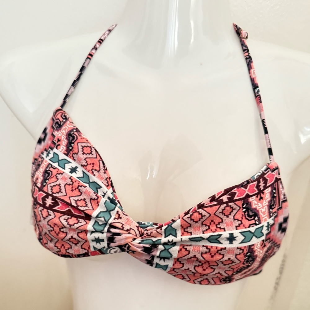 New NWT O’Neill bikini top small